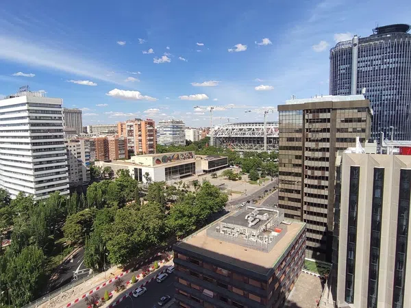 Piso en avenida del General Perón, 32