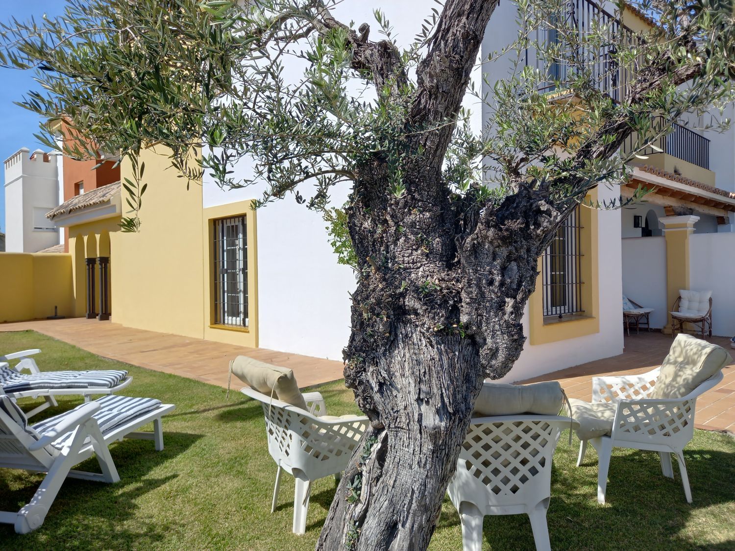 Chalet pareado en Avenida de Eduardo y Felipe Osborne, 2 Numero, Vistahermosa - Foto 9