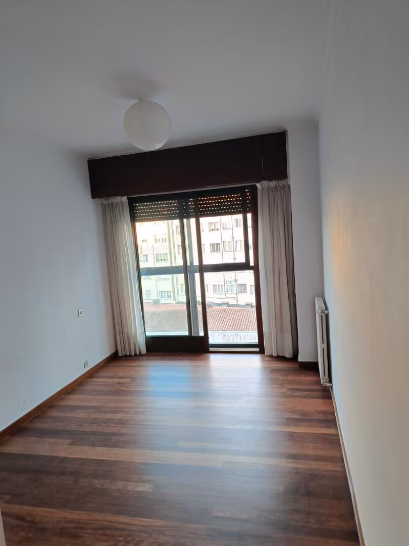 Piso en  Rúa de San Pedro de Mezonzo 17 - Foto 4
