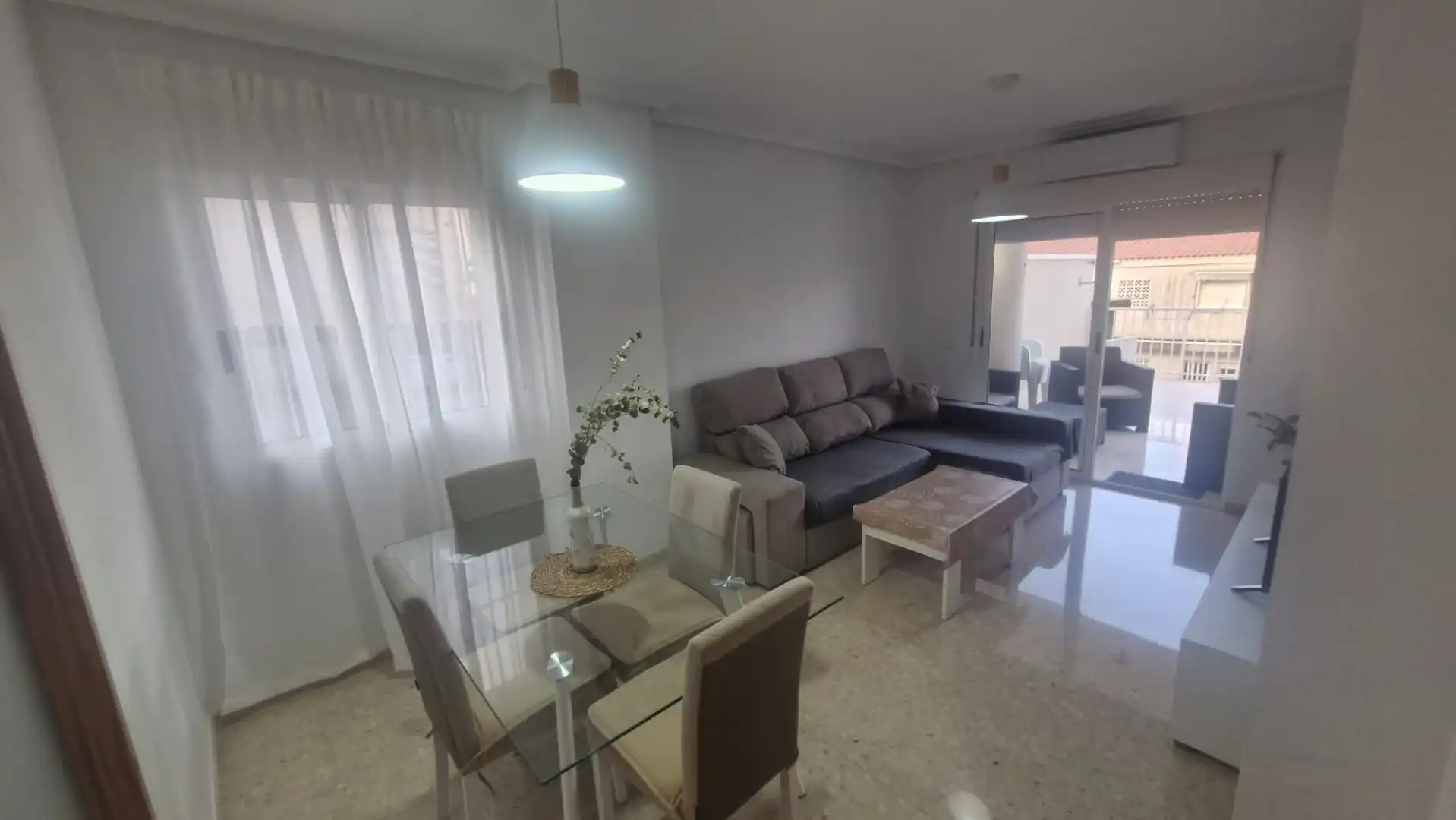 Piso en  Calle Islas Baleares 78 - Foto 3