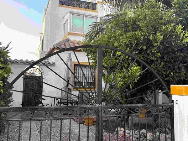 Chalet pareado en Calle Lagunas de Ruidera, 412, Zona Lago - Los Almendros - Foto 1