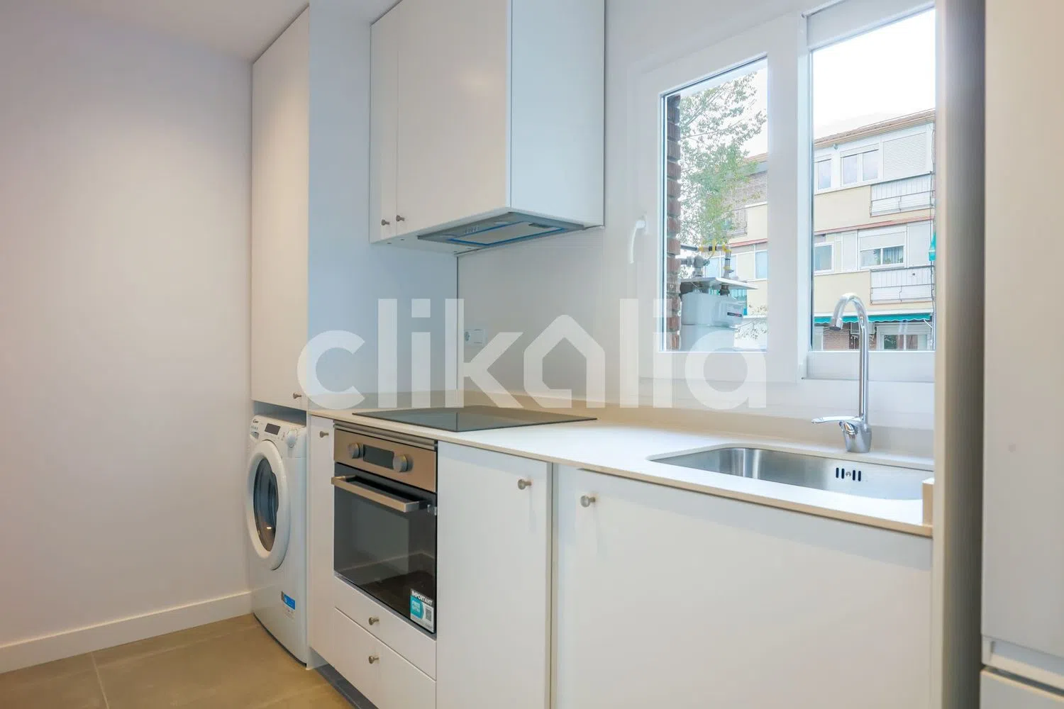 Piso en avenida Reyes Católicos - Foto 5