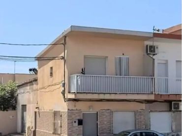 Casa adosada en  Calle Pantano de la Cierva 4 - Foto 1