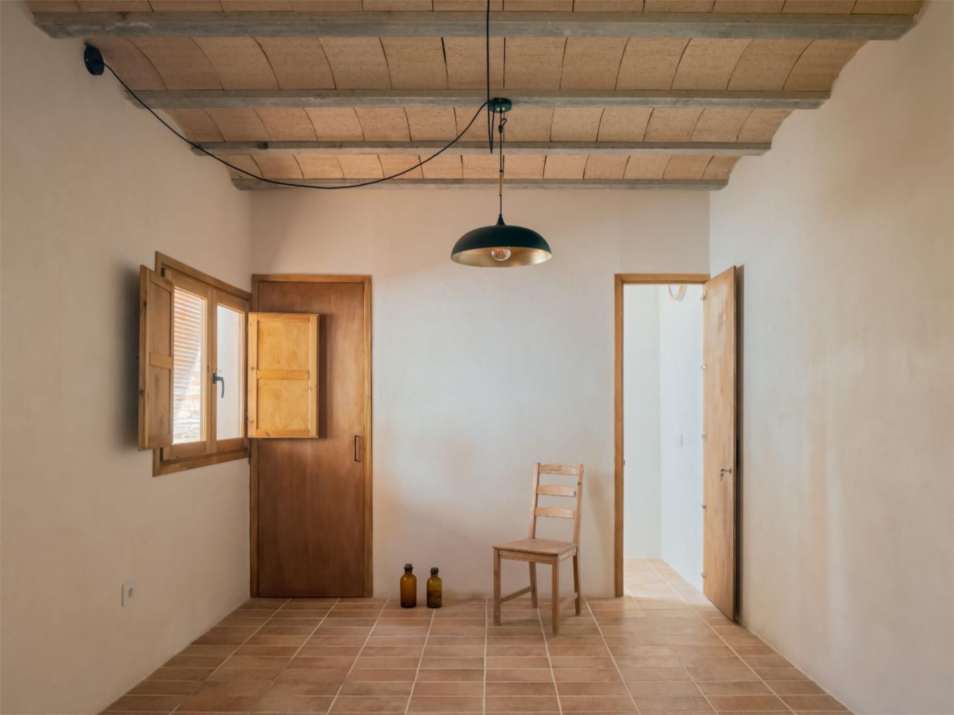 Casa adosada en  Carrer de Llevant 13 - Foto 4