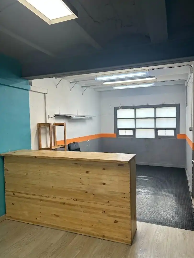 Local comercial en  Carrer CASTILLEJOS - Foto 3