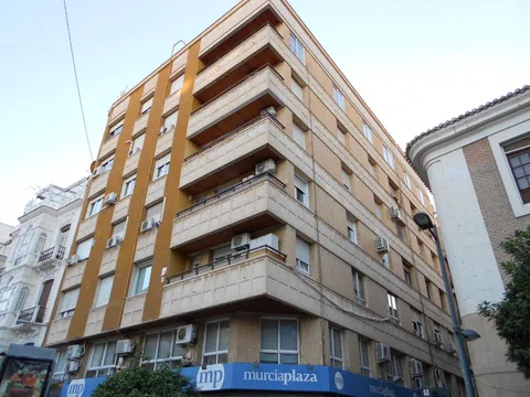 Piso en calle Saavedra Fajardo, 9