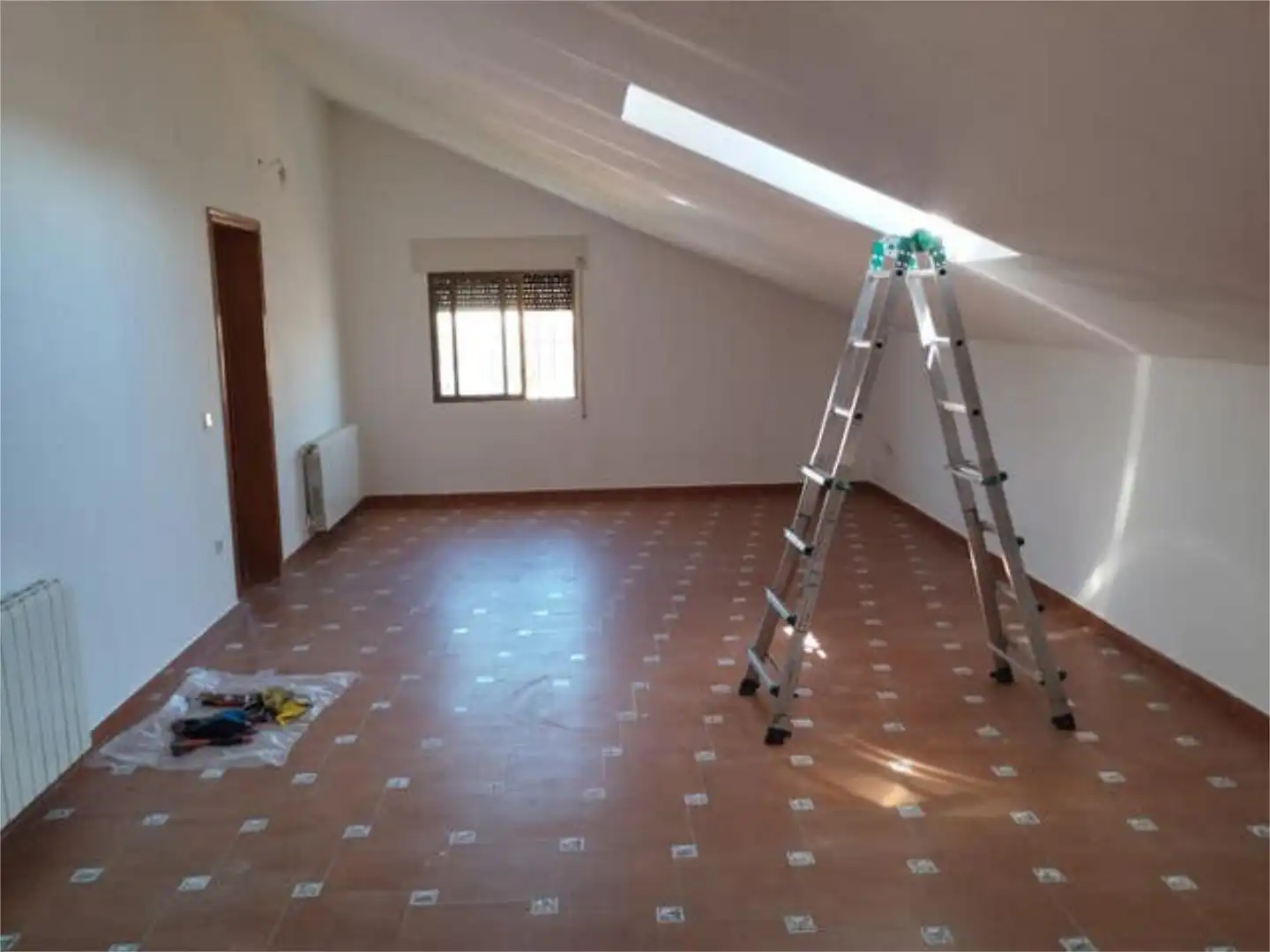 Casa adosada en urbanización la veleta - Foto 4