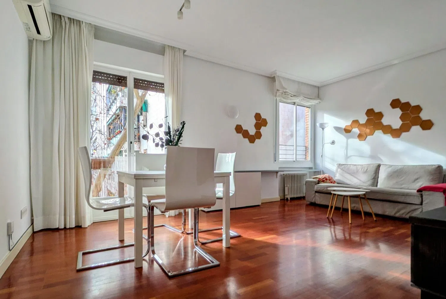 Piso en calle de la Infanta Mercedes, 12 - Foto 1