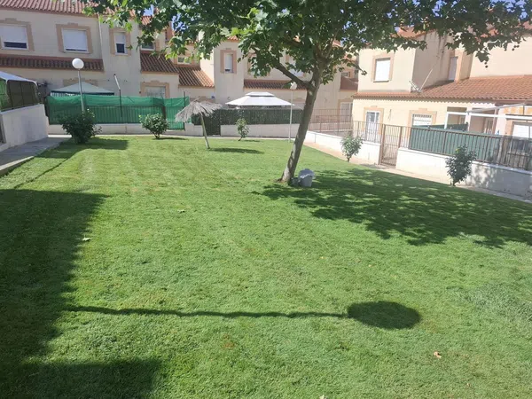 Chalet adosado en Calle Basilio Garrido Nieves s/n - Foto 2