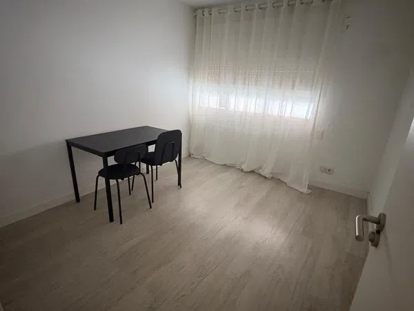 Piso en calle de Linneo, 28