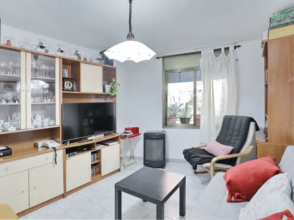 Piso en calle de Joan d'Àustria, 32 - Foto 1