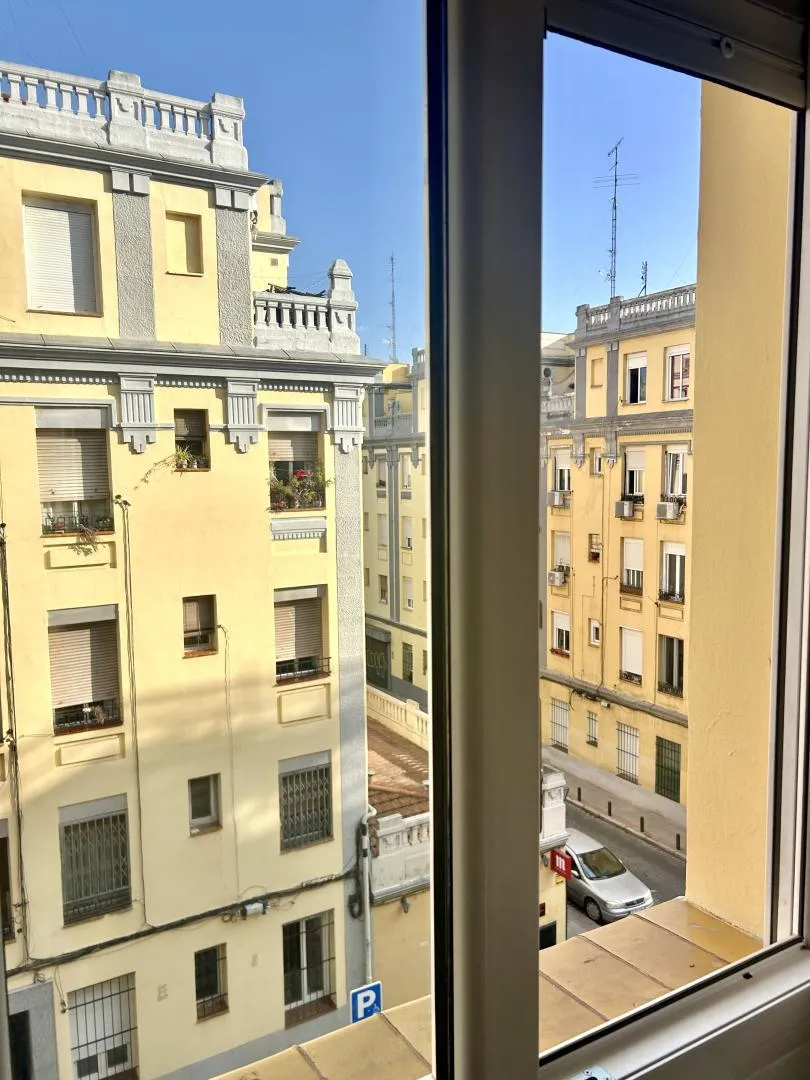 Piso en  Calle de Alejandro Saint Aubin 11