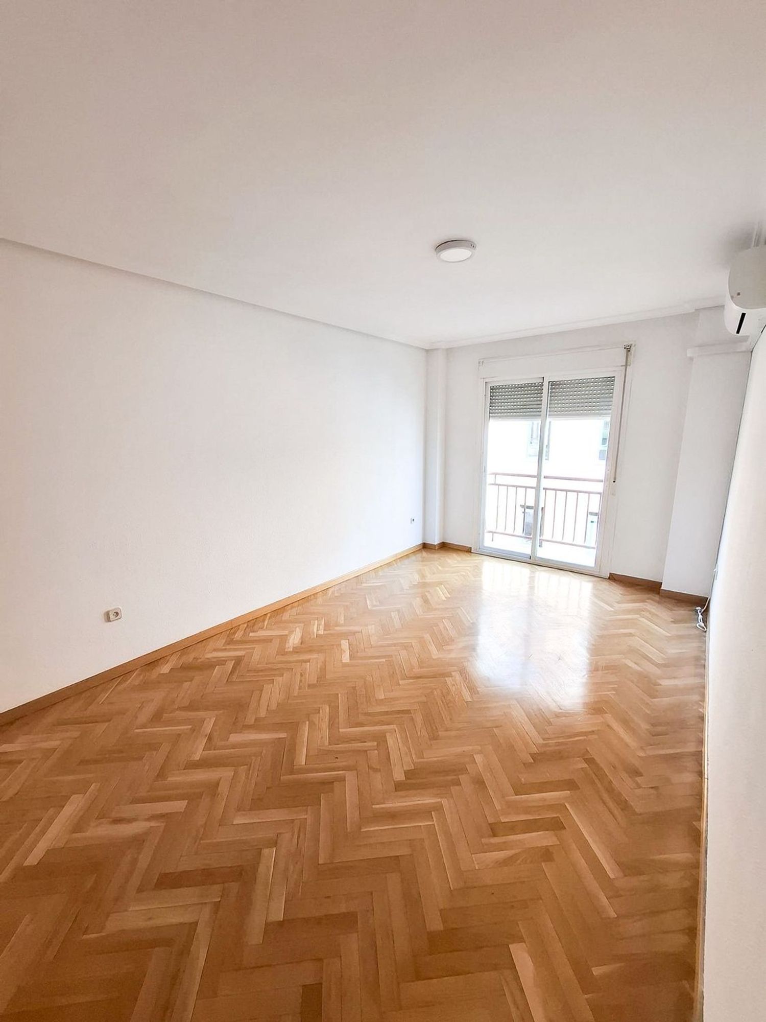 Piso en calle de Molina, 25