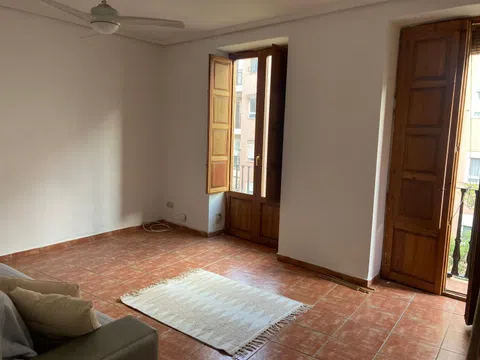 Piso en calle de les Illes Canàries, 215