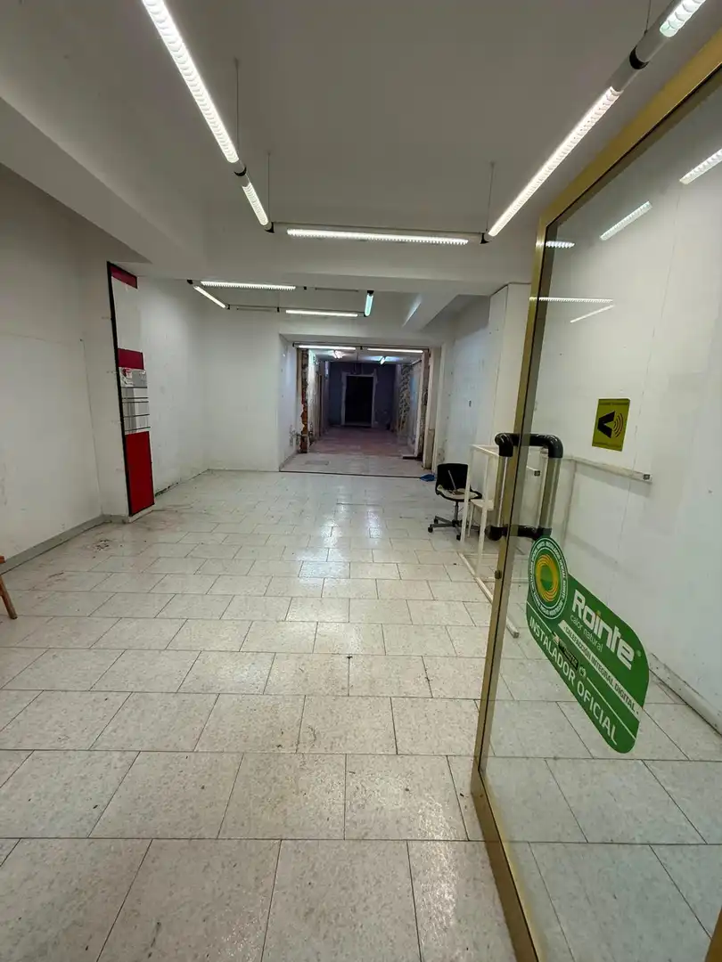 Local comercial en  Calle d'Arnau d'Oms - Foto 3