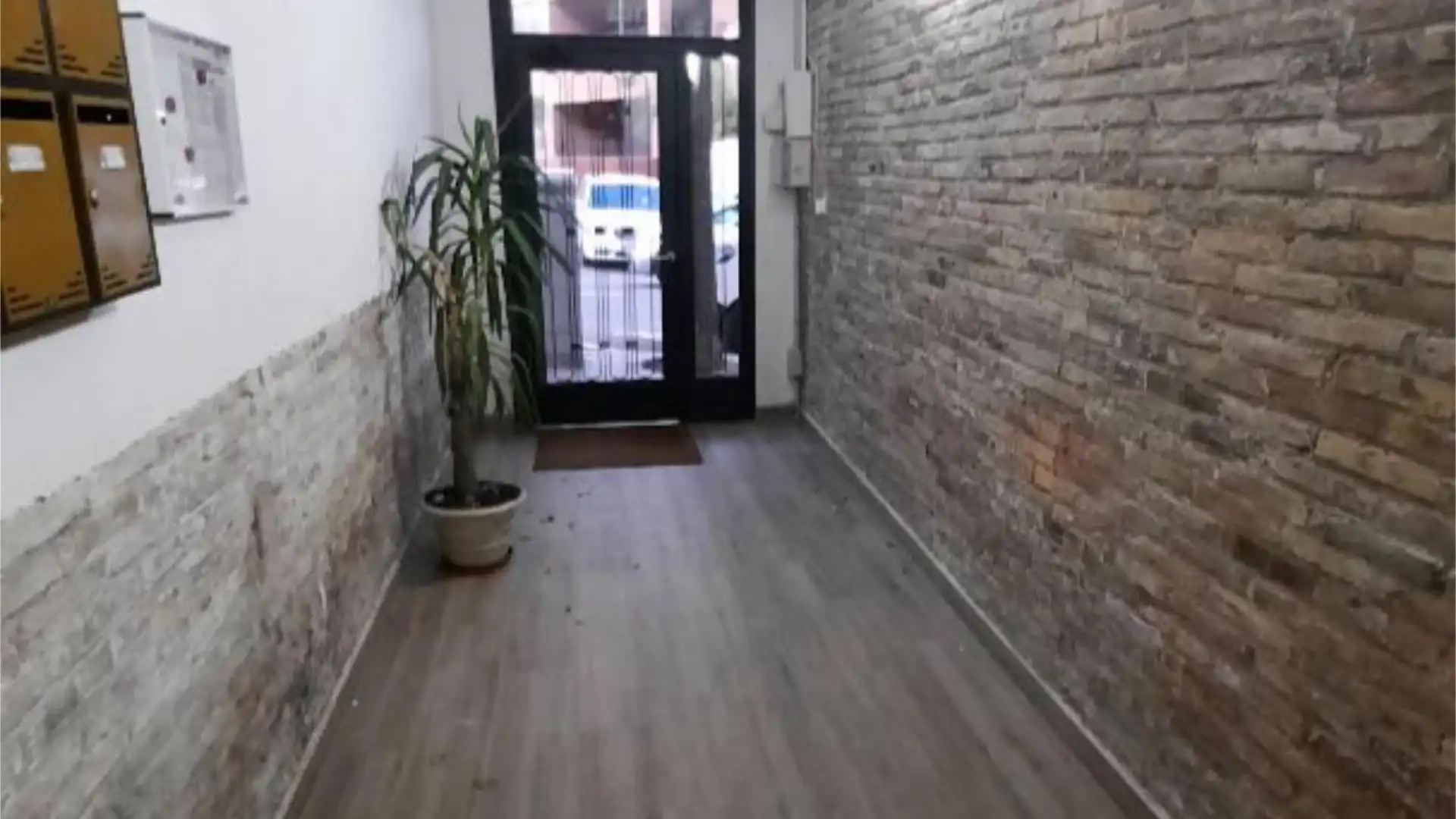 Piso en  Carrer de Josep Sangenís 46 - Foto 2