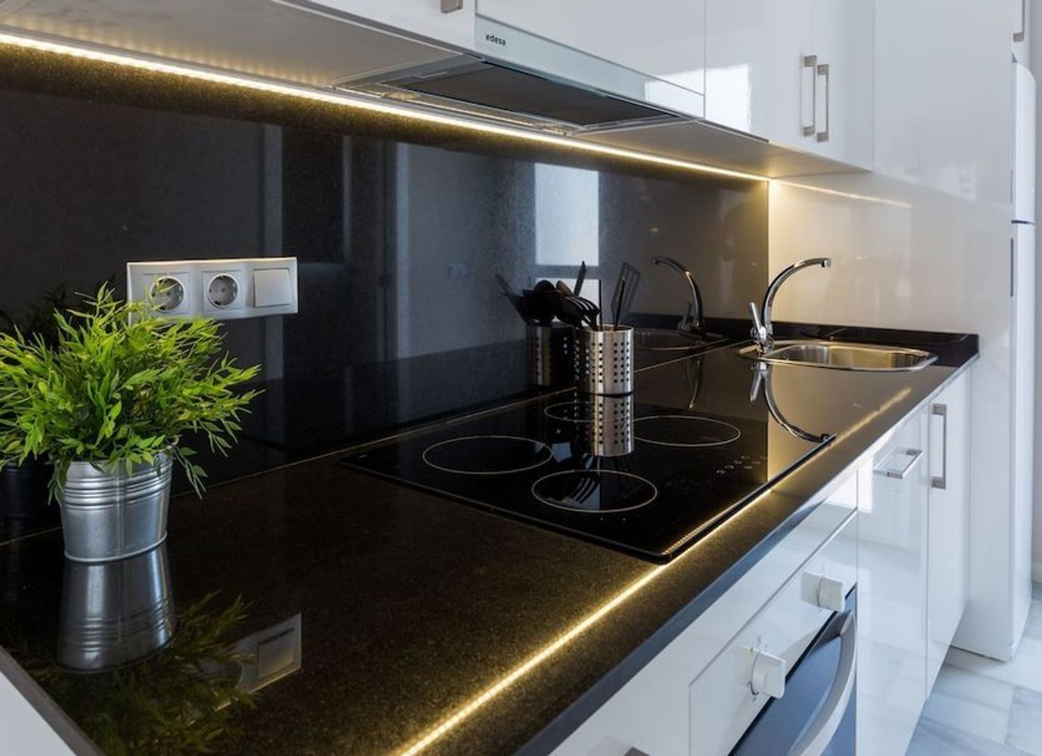 Chalet adosado en avenida Alpandeire, 1 - Foto 5