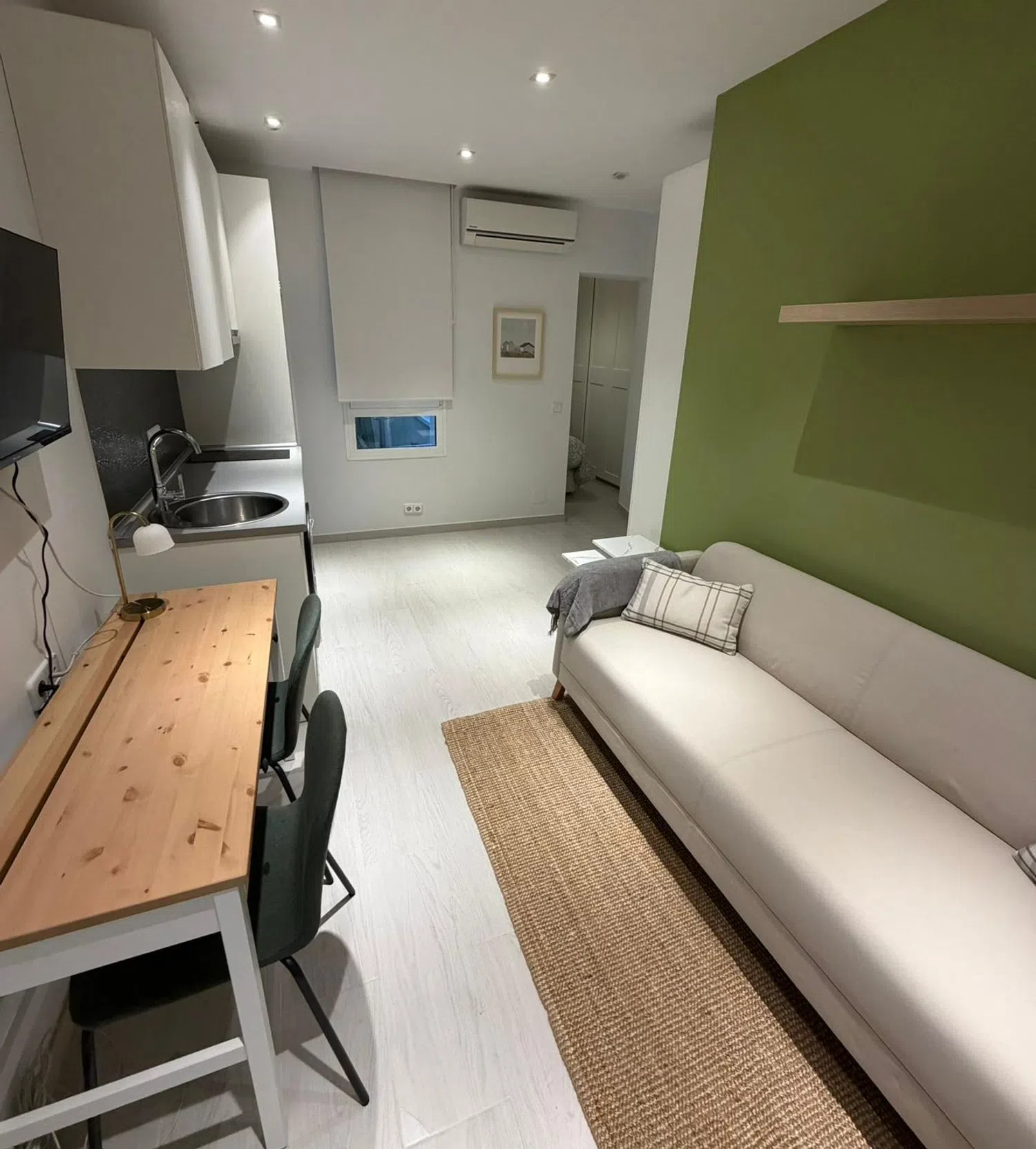 Piso en calle de la Infanta Mercedes, 3 - Foto 2