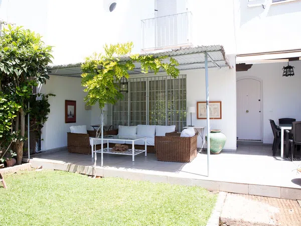 Chalet adosado en Calle Mar Timor s/n - Foto 2