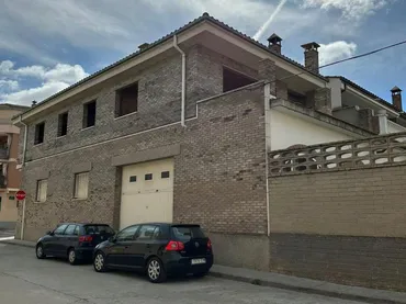 Casa adosada en  Carrer de Gabriel de Tàrrega 18 - Foto 3
