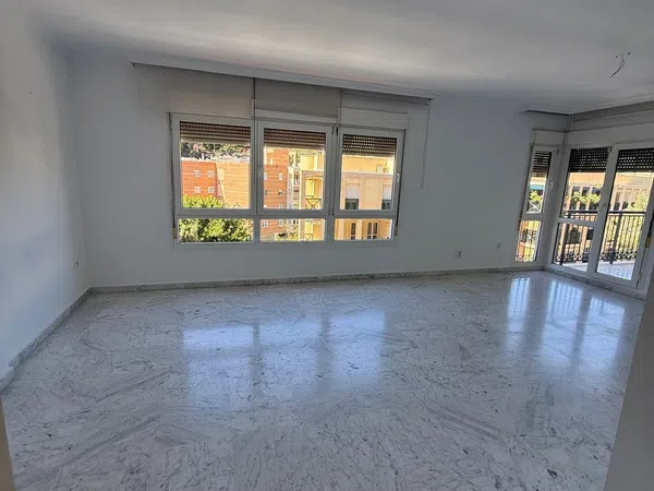 Piso en Paseo de Miramar - Foto 11