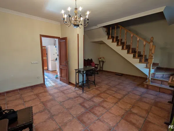 Chalet adosado en Calle Villacisneros s/n - Foto 2