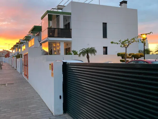 Chalet adosado en Avenida de Italia, 11, Mil Palmeras, Mil Palmeras - Foto 1