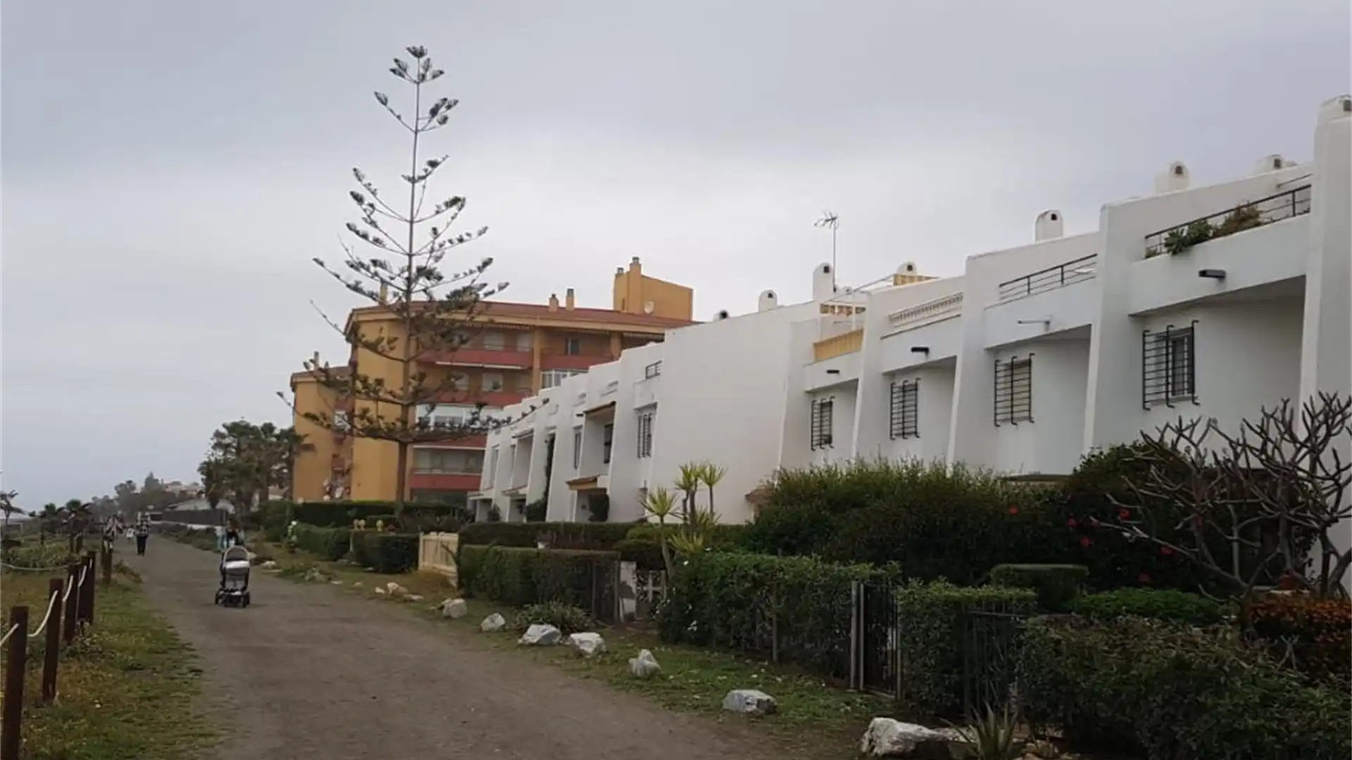 Chalet en  Avenida de la Axarquía 28 - Foto 2