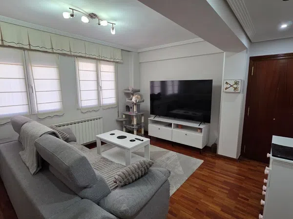 Piso en calle Cuadrilla de Añana, 35 - Foto 1