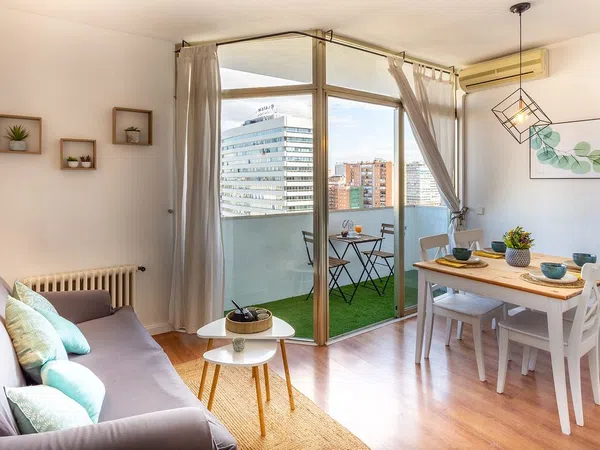 Piso en avenida del General Perón, 32