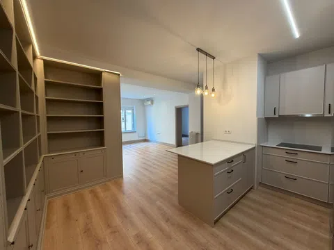 Piso en plaza del Niño Jesús, 5