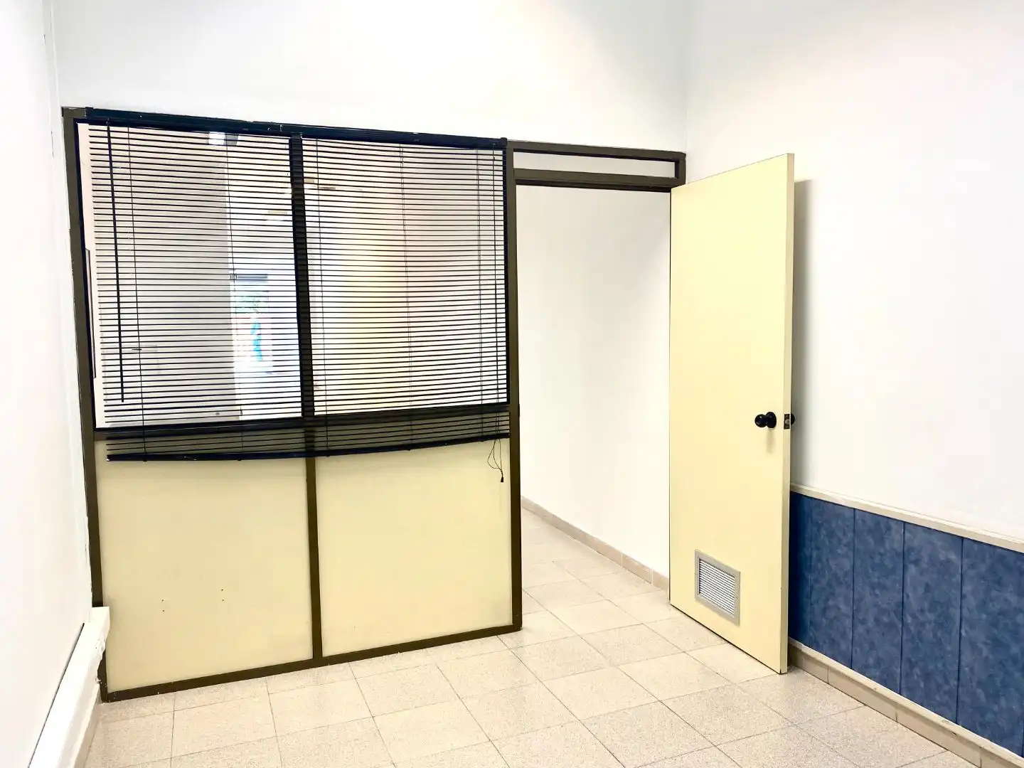 Local comercial en  Carrer de Mossèn Jacint Verdaguer 14 - Foto 4