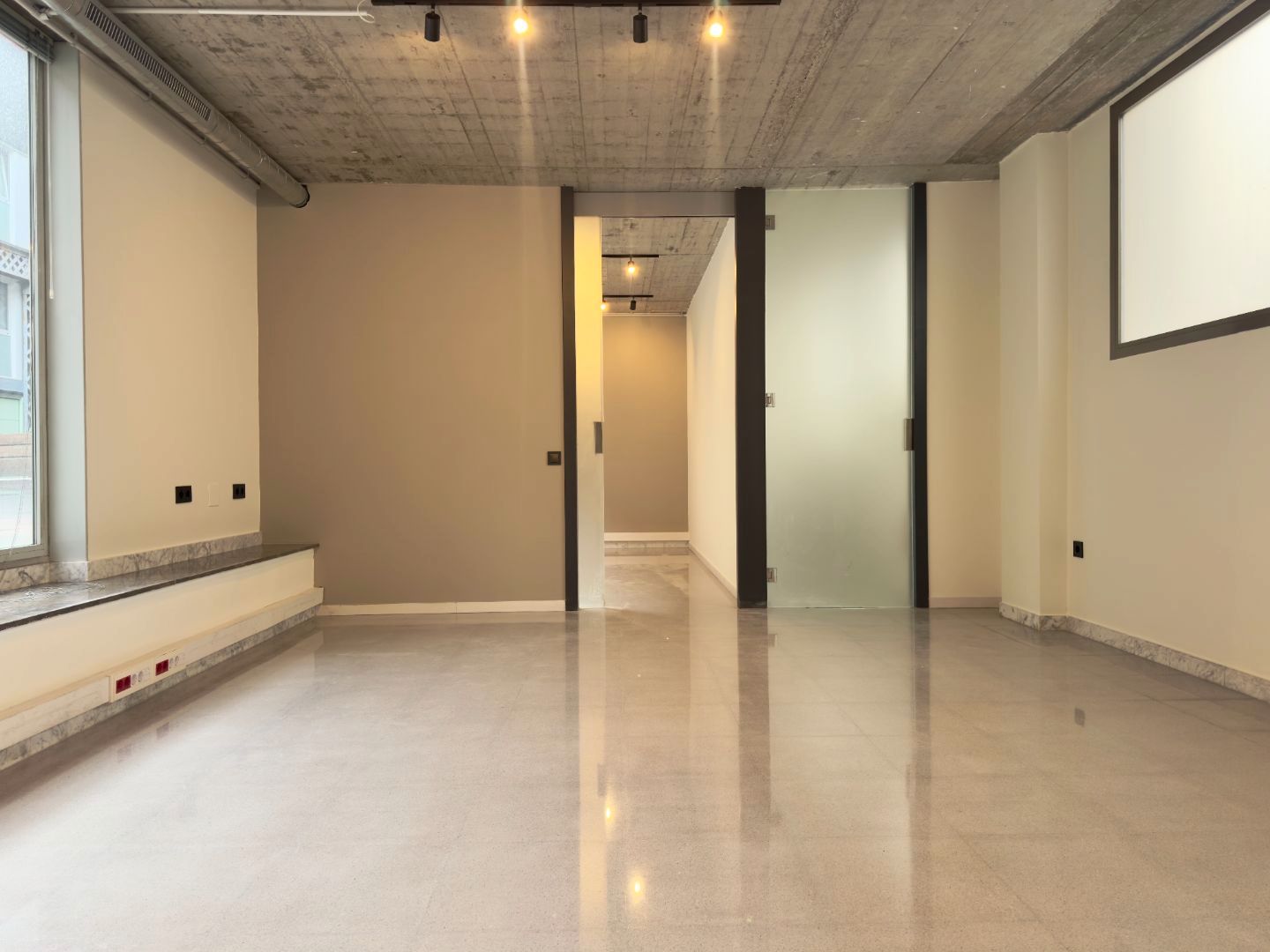 Local comercial en  Carrer del Pantà 92 - Foto 5