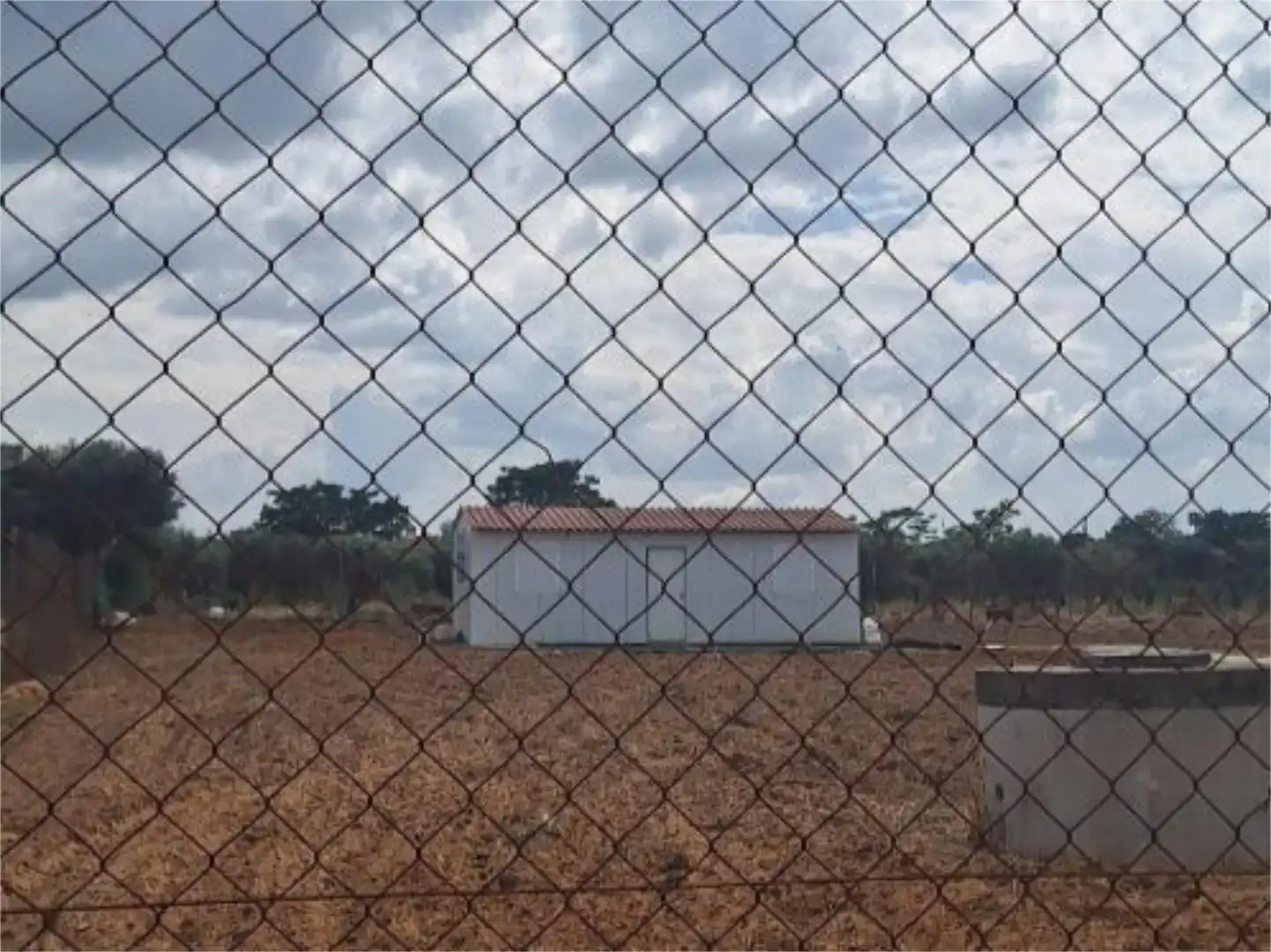 Finca rústica en  Carretera La Puebla de Cazalla 2 - Foto 2
