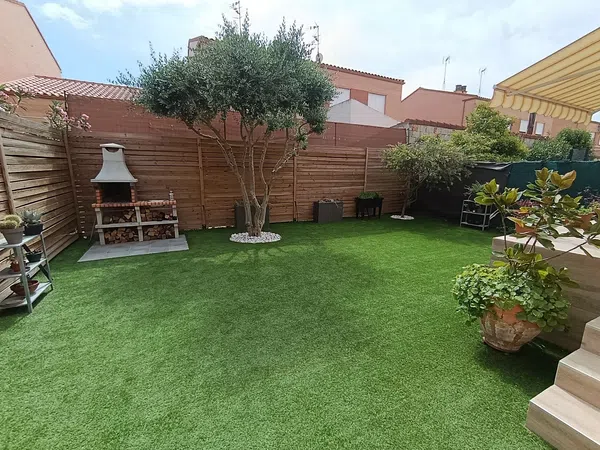 Chalet adosado en Cortes - Foto 3