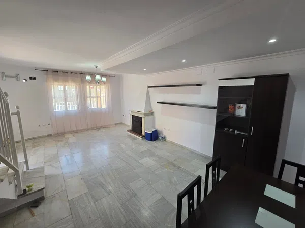 Chalet pareado en Gines - Foto 2