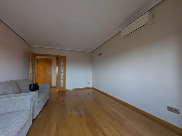 Piso en calle José María Pereda, 18