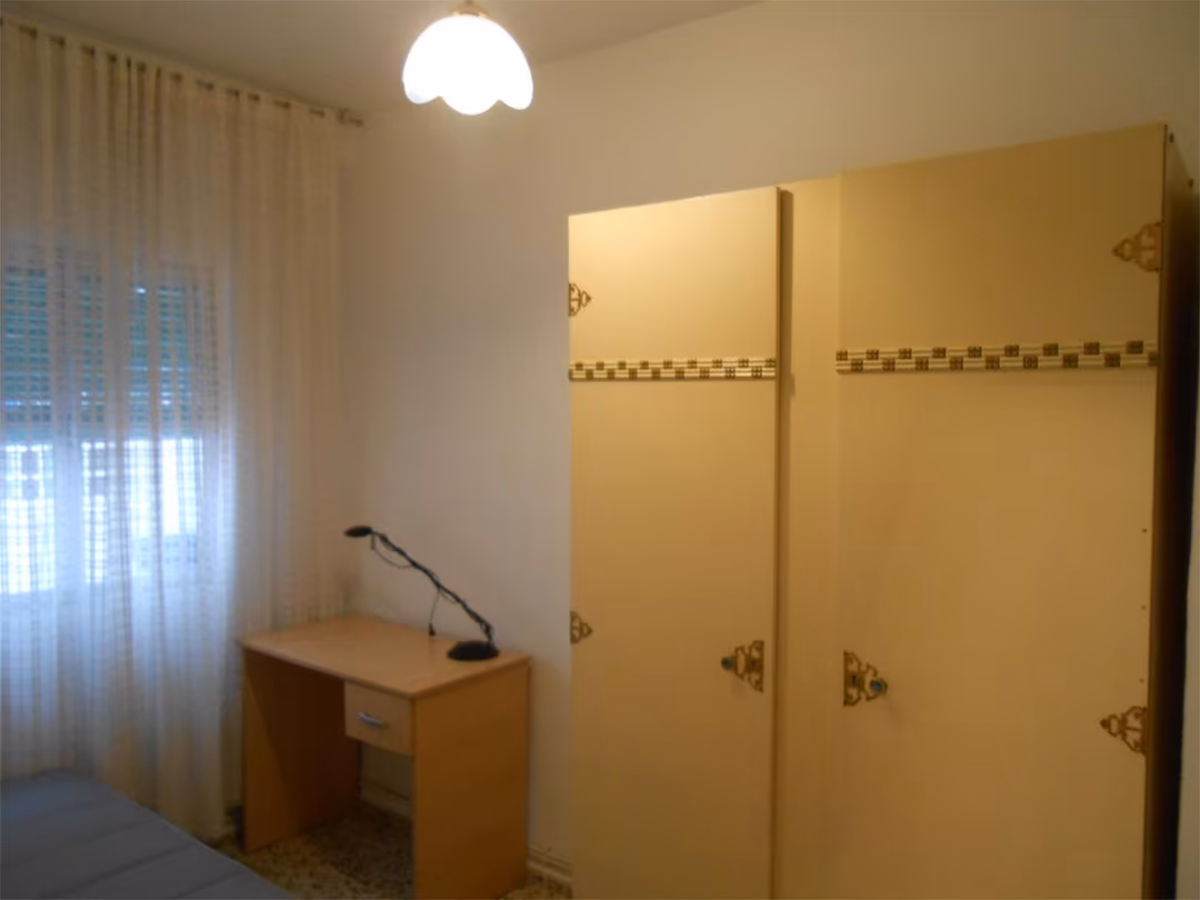 Piso en calle Calle Ruiz de Alarnes 6