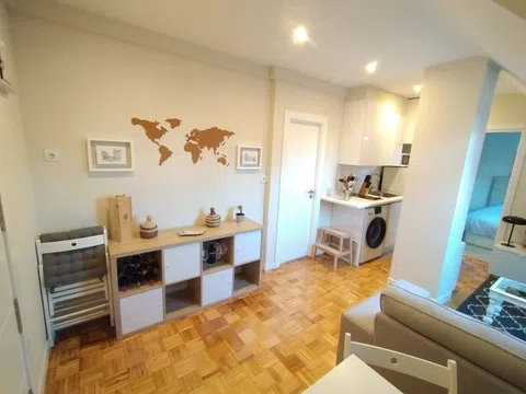 Estudio en calle Río Deva, 19