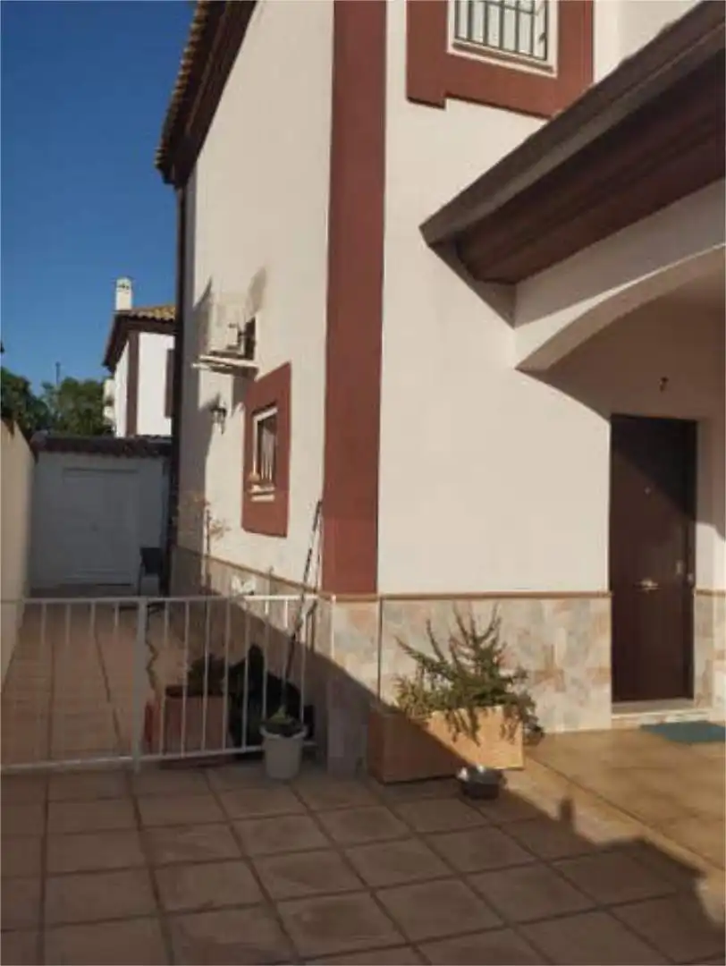 Chalet en Alcala del Río - Foto 2