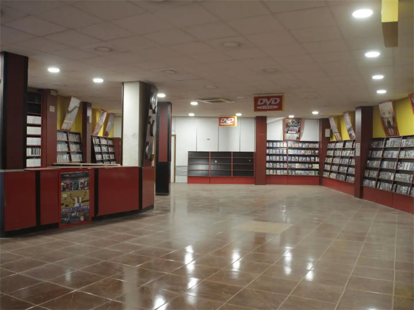 Local comercial en  Calle Lauri Volpi 26 - Foto 12