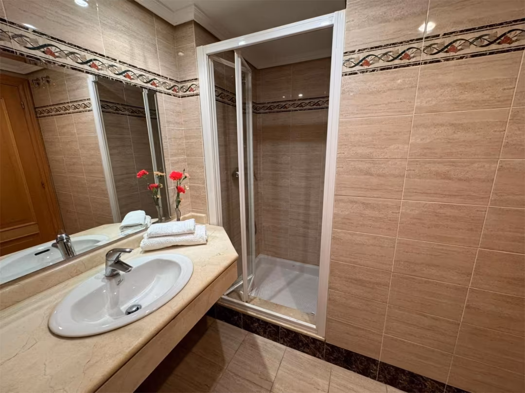 Piso en  Calle Cortes de la Frontera 1ZC - Foto 2