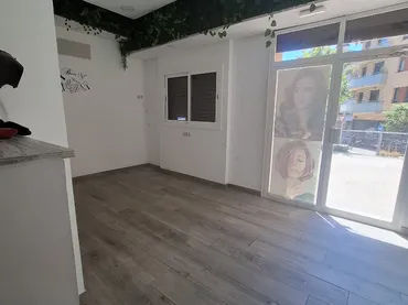Local comercial en  Carrer del Doctor Robert 166 - Foto 5