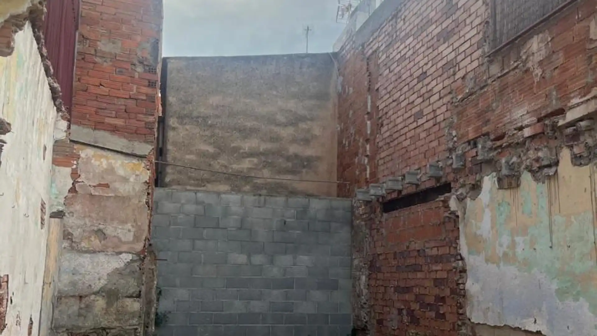 Finca rústica en  Carrer de Navata 9 - Foto 2