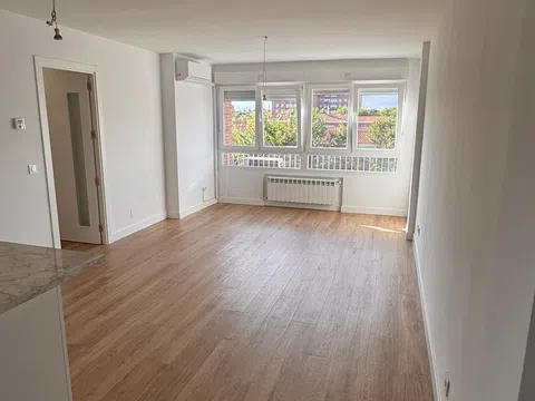 Piso en calle de Valdebernardo, 25