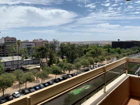 Piso en avenida de la Republica Argentina, 22