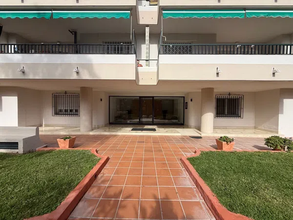 Piso en calle Amador de los Ríos, 3 - Foto 3