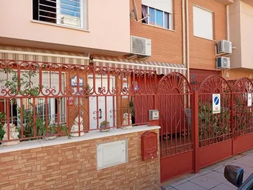 Casa adosada en  Calle Catamarán 30 - Foto 1