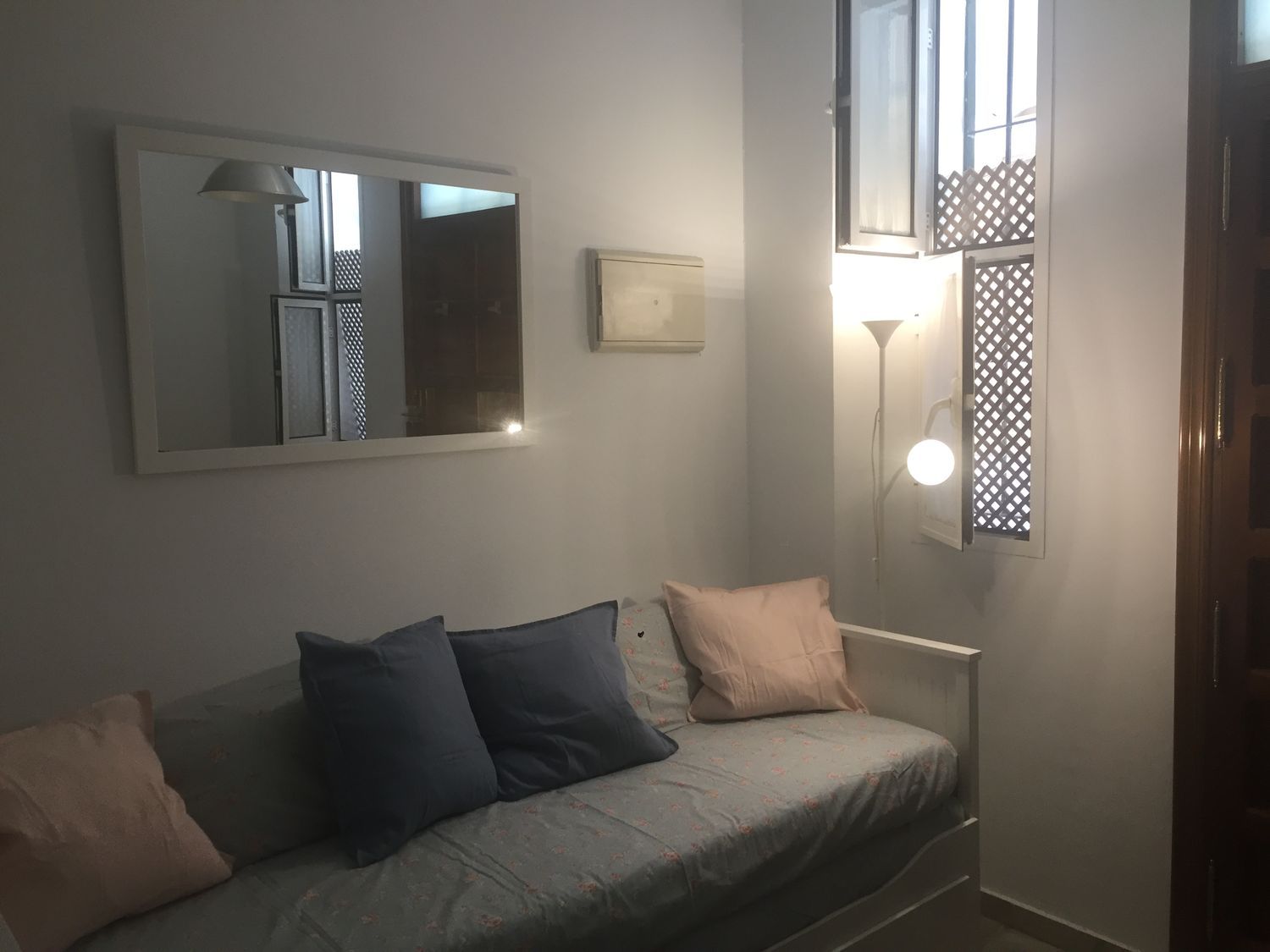 Estudio en calle Teodosio, 22 - Foto 1