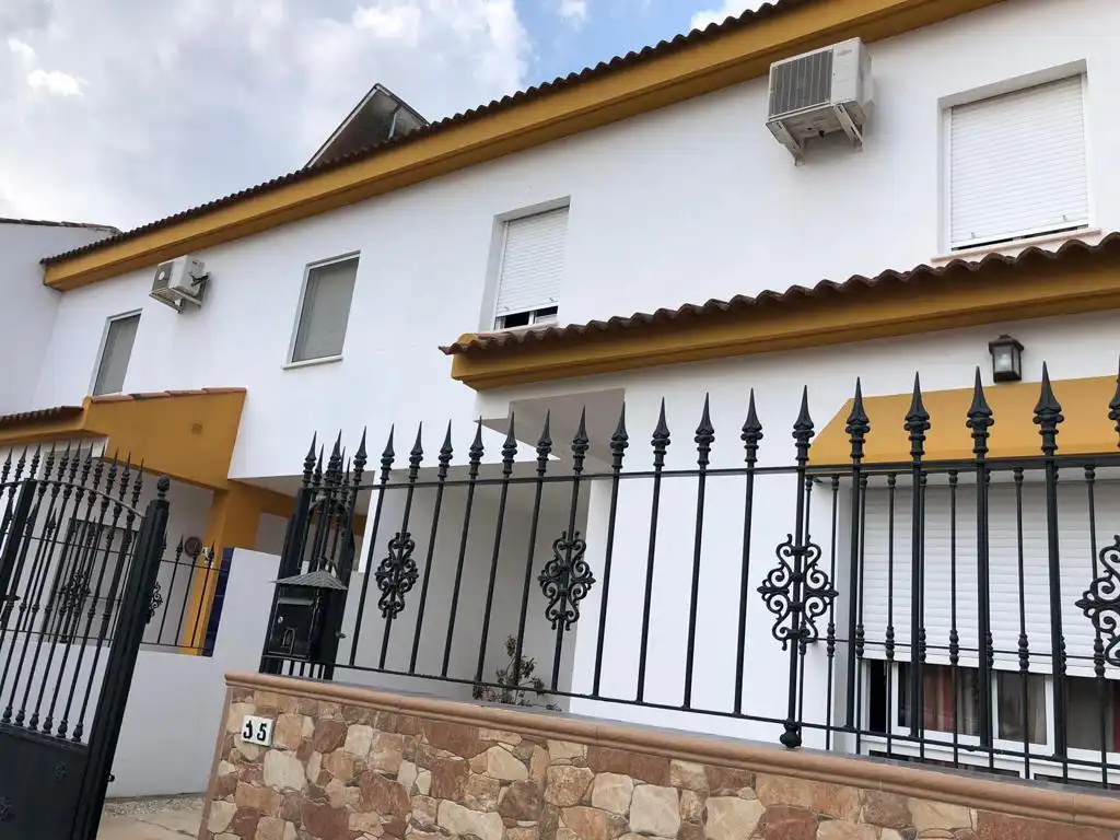 Casa adosada en  Calle Clara Campoamor 10 - Foto 5